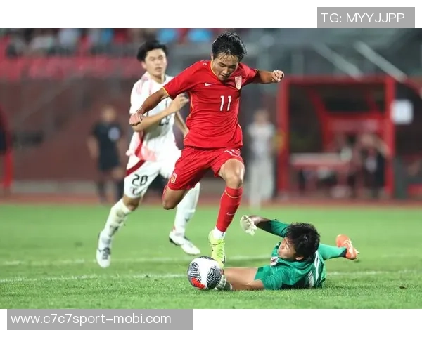 蓉城后防失误致失球广岛球员抓住机会扳平比分